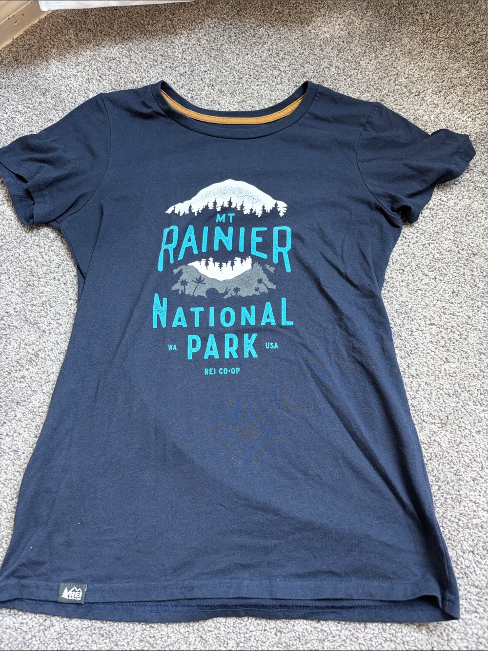 Women’s REI Mt. Rainier National Park Graphic Tee - Navy